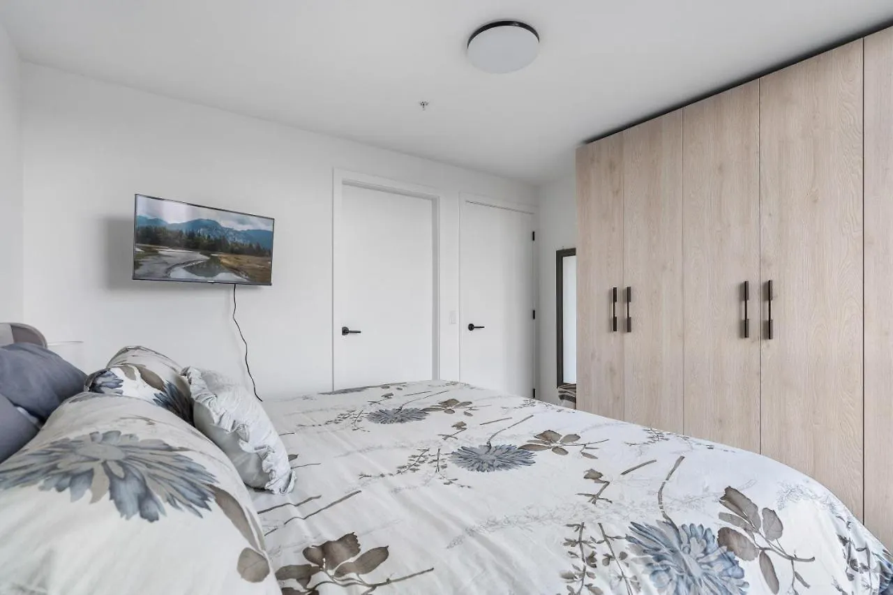 Stylish & Modern 2-Bedroom Apartment Vancouver Canada